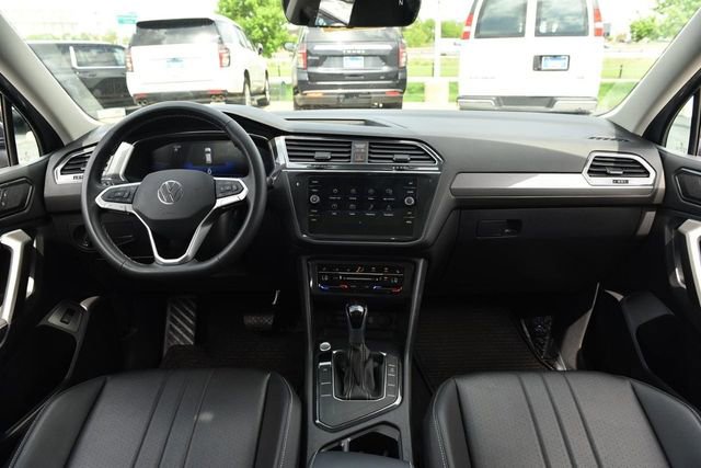 Certified 2024 Volkswagen Tiguan SE w/ Panoramic Sunroof Package FWD image 7