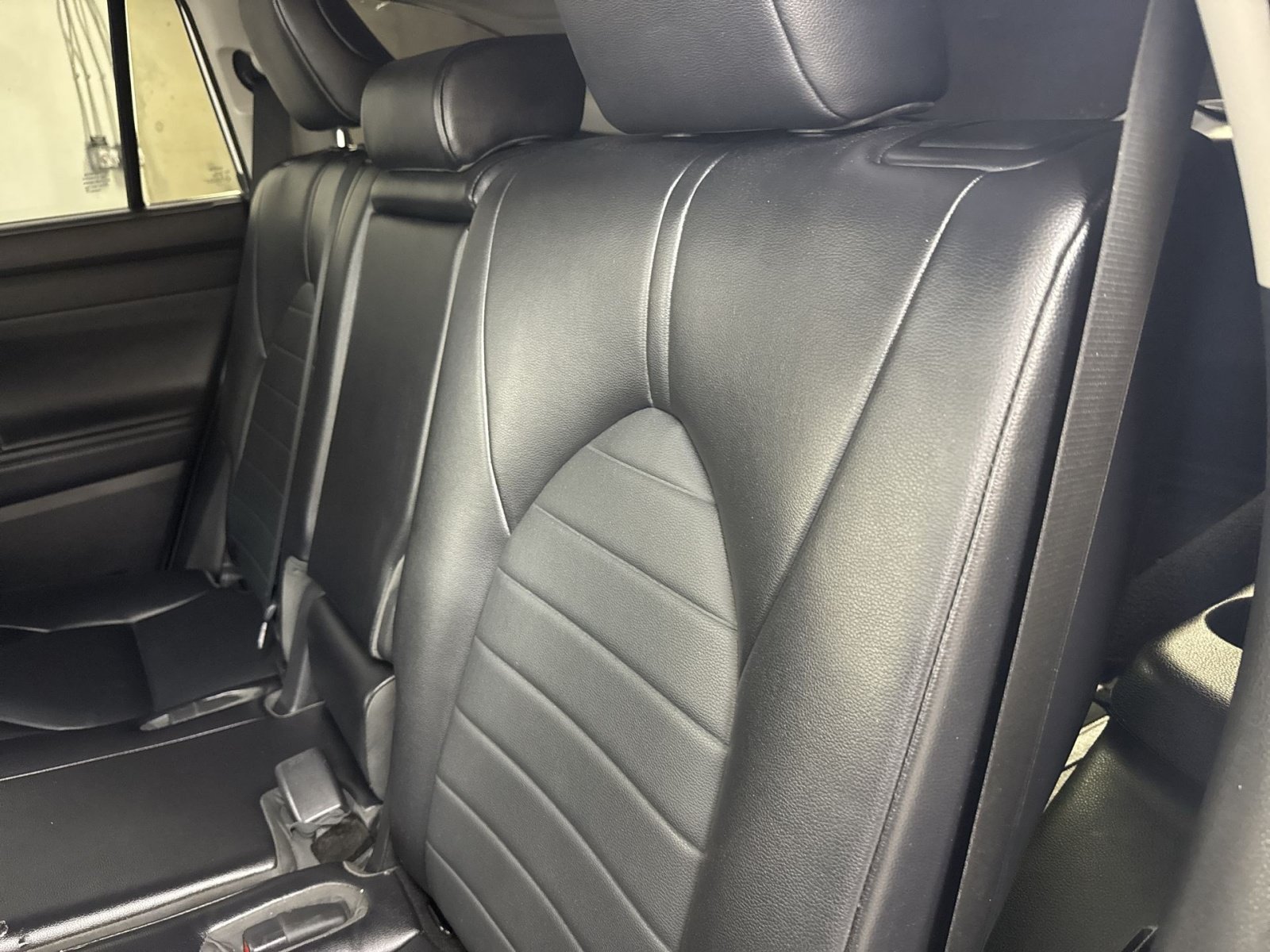 Used 2022 Toyota Highlander XLE AWD/4WD image 36