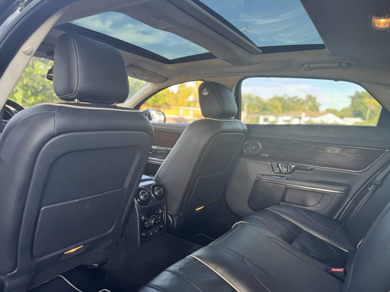 Used 2014 Jaguar XJ L Portfolio image 9