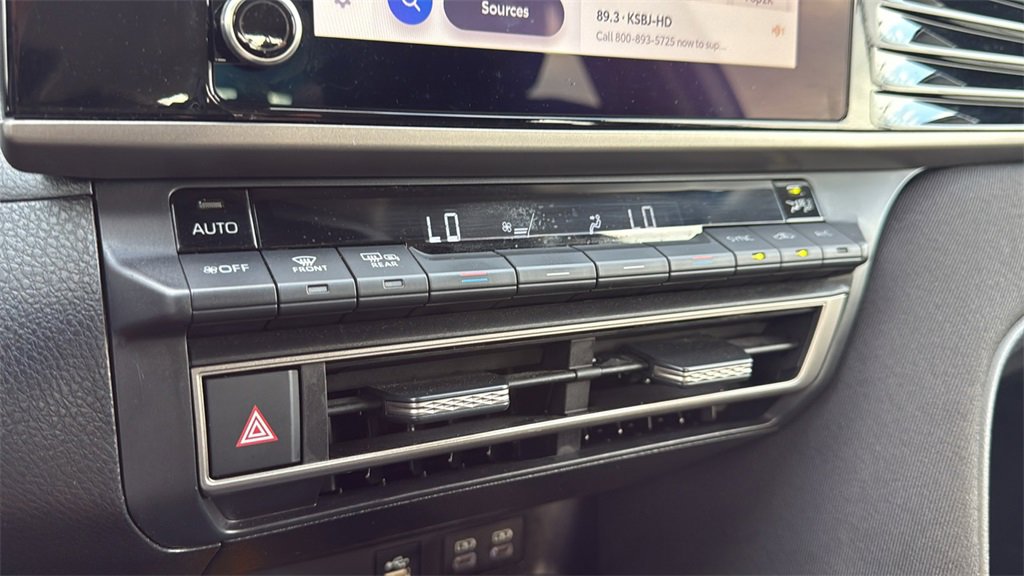 Used 2025 Toyota Camry LE image 24