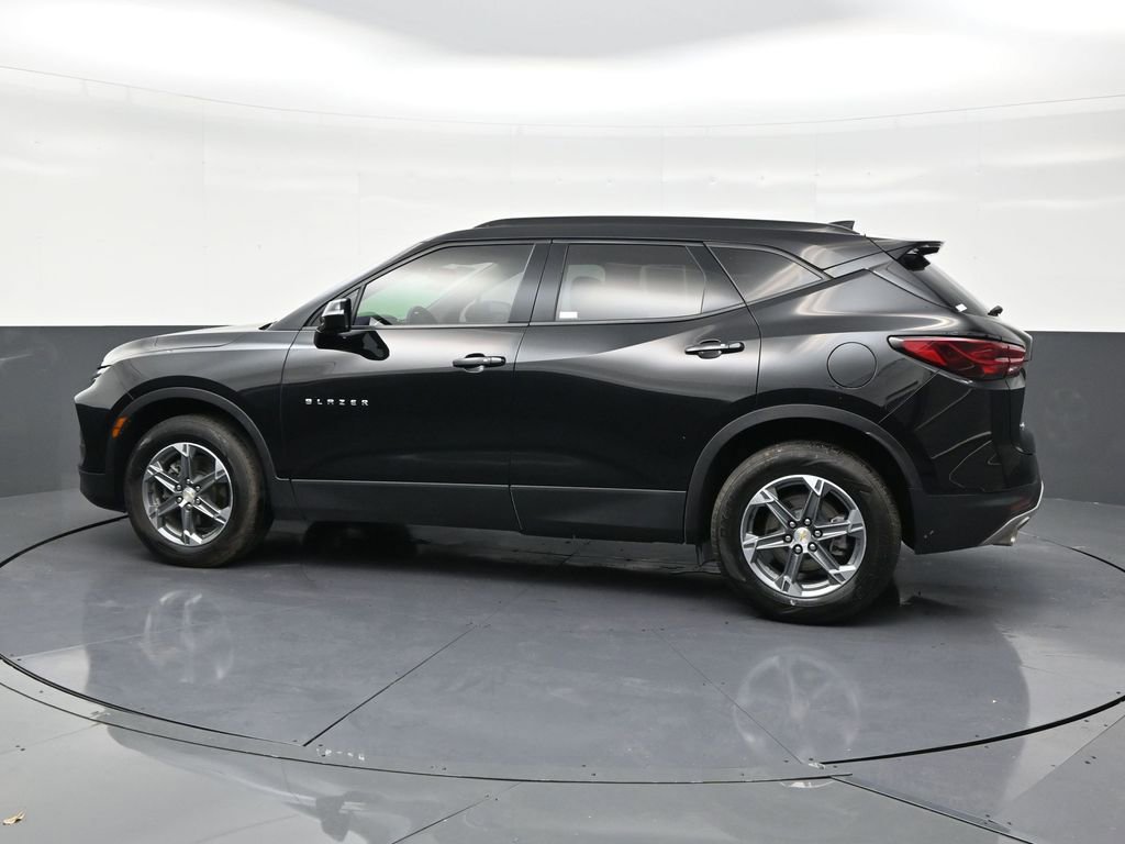 Used 2024 Chevrolet Blazer LT image 2