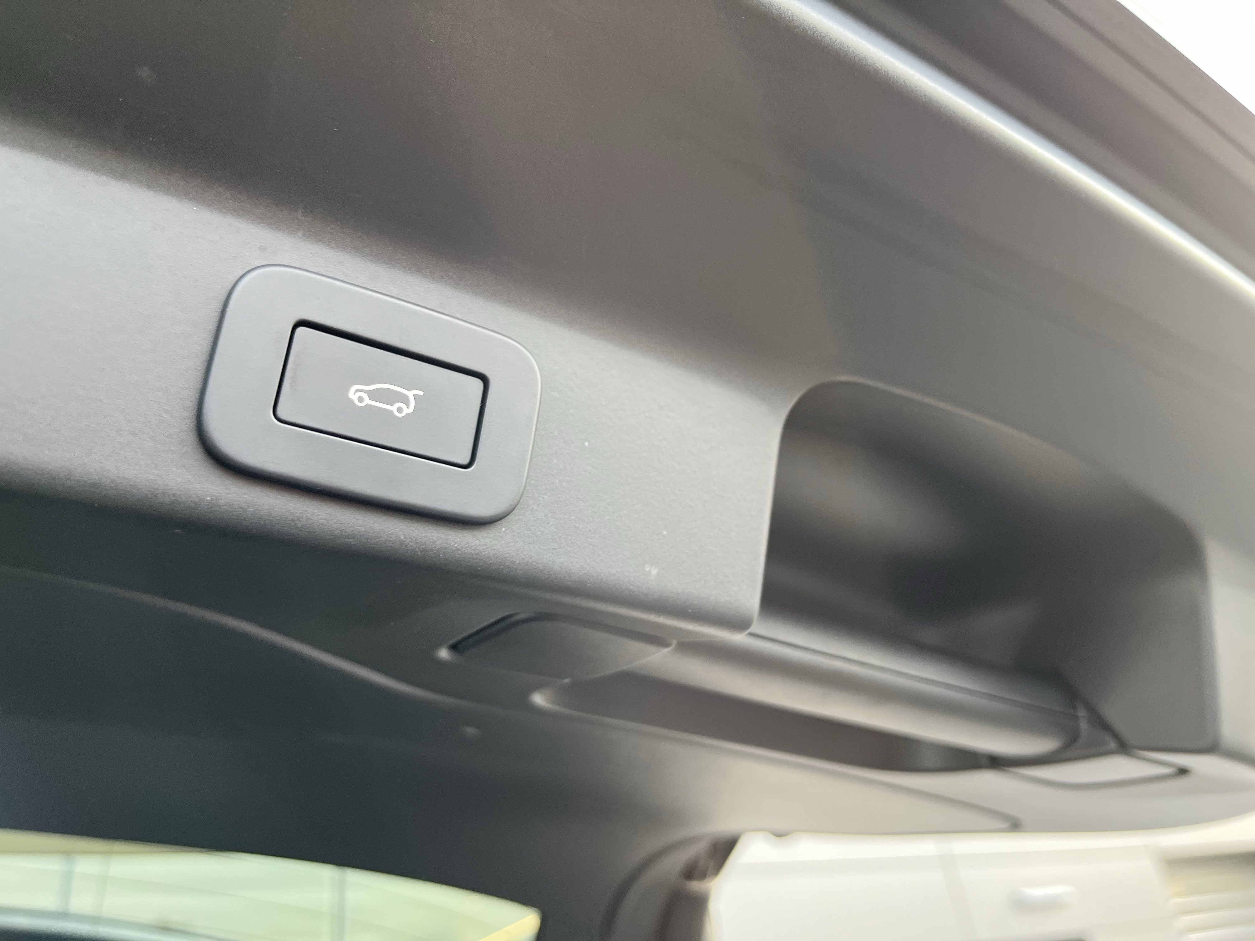 Certified 2024 Jaguar F-PACE R-Dynamic S image 39