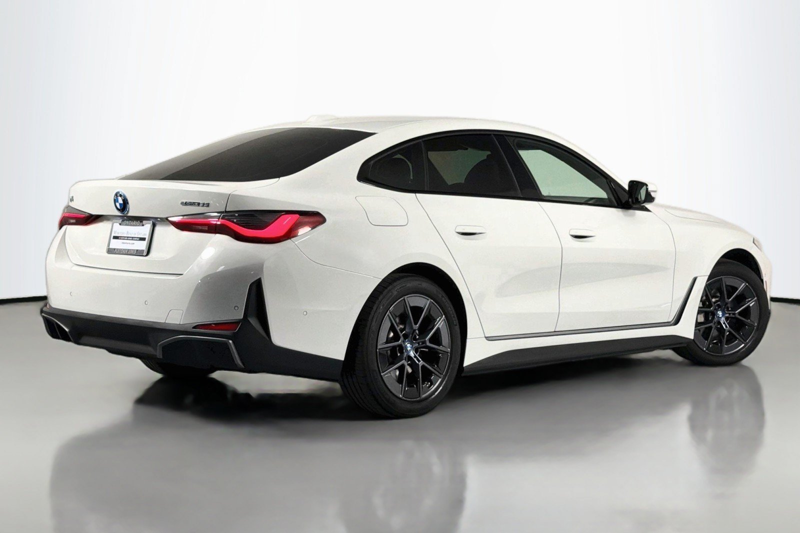 Used 2023 BMW i4 eDrive35 w/ Premium Package RWD image 12
