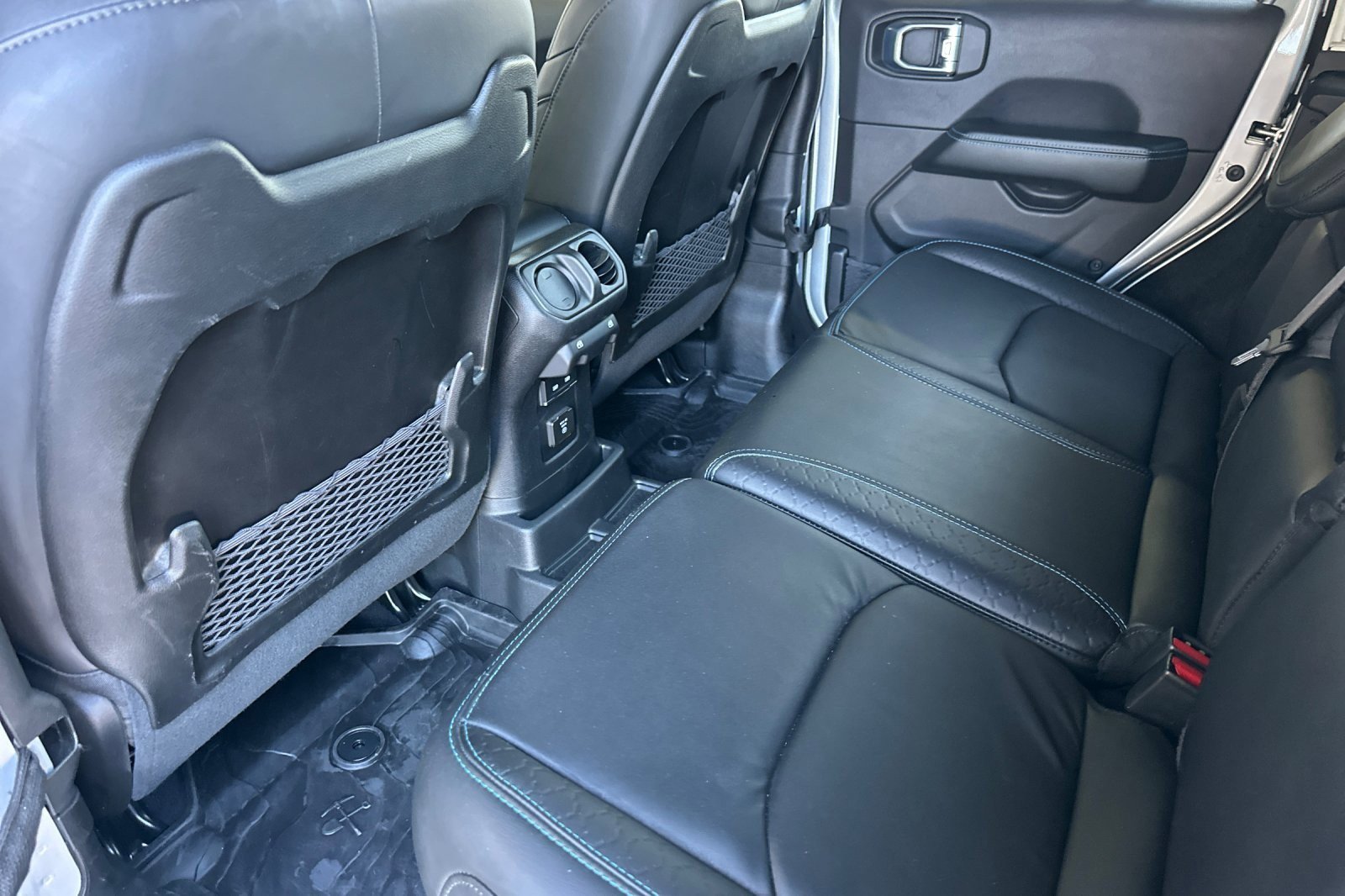 Used 2024 Jeep Wrangler High Altitude image 11