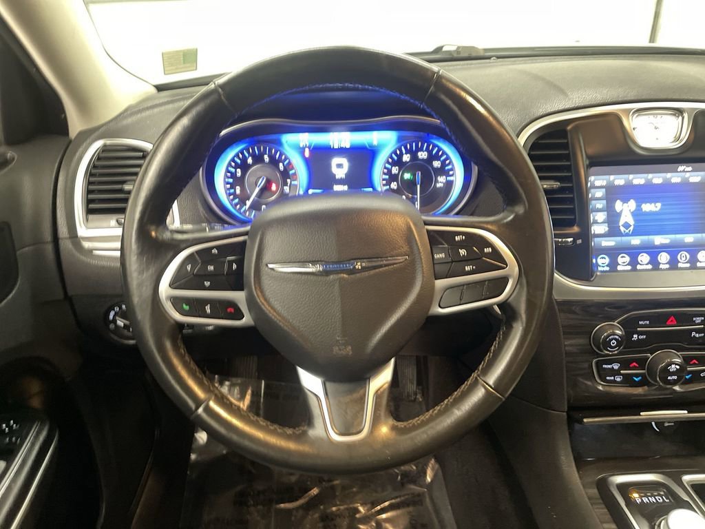 Used 2021 Chrysler 300 Touring L AWD/4WD image 5