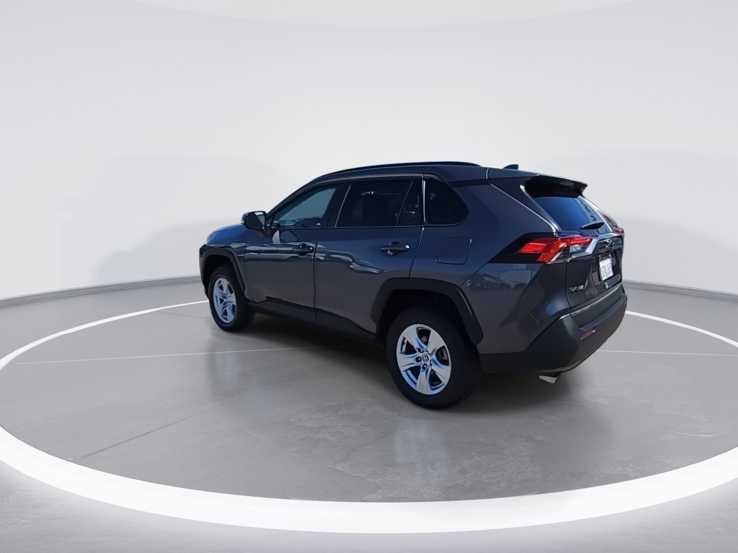 Used 2021 Toyota RAV4 LE AWD/4WD image 6