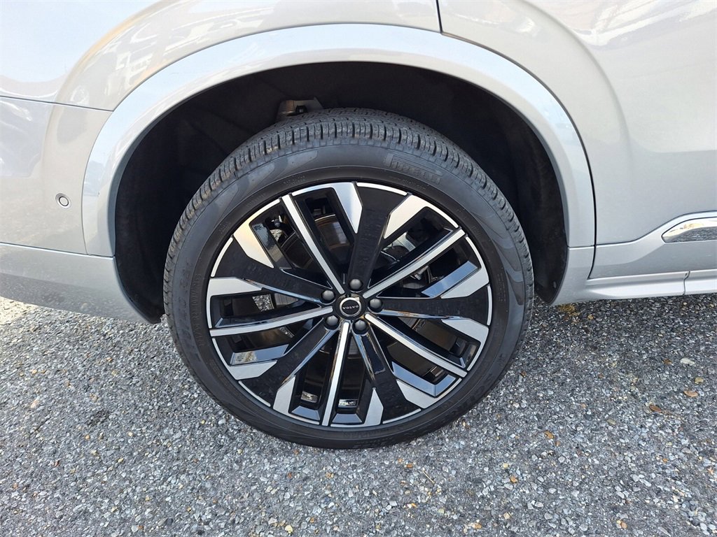 Used 2025 Volvo XC90 B6 Plus image 25