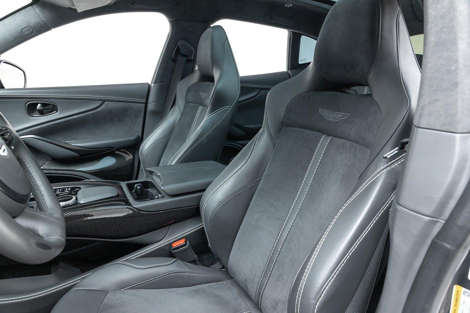 Used 2022 Aston Martin DBX AWD/4WD image 23