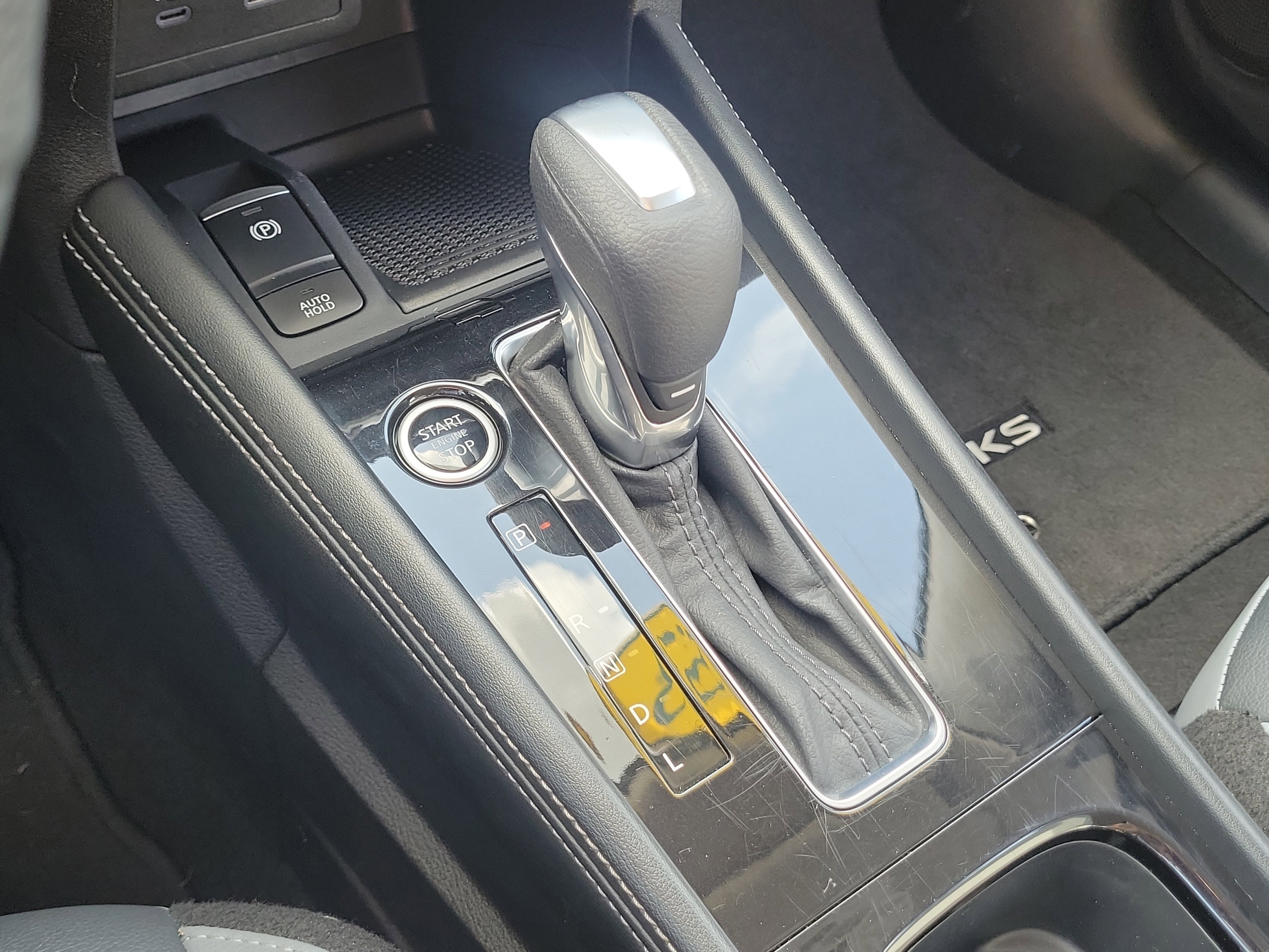 Used 2023 Nissan Kicks SR w/ SR Premium Package FWD image 36