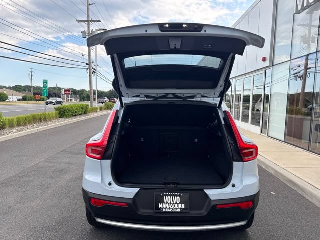 Certified 2025 Volvo XC40 B5 Core AWD/4WD image 11