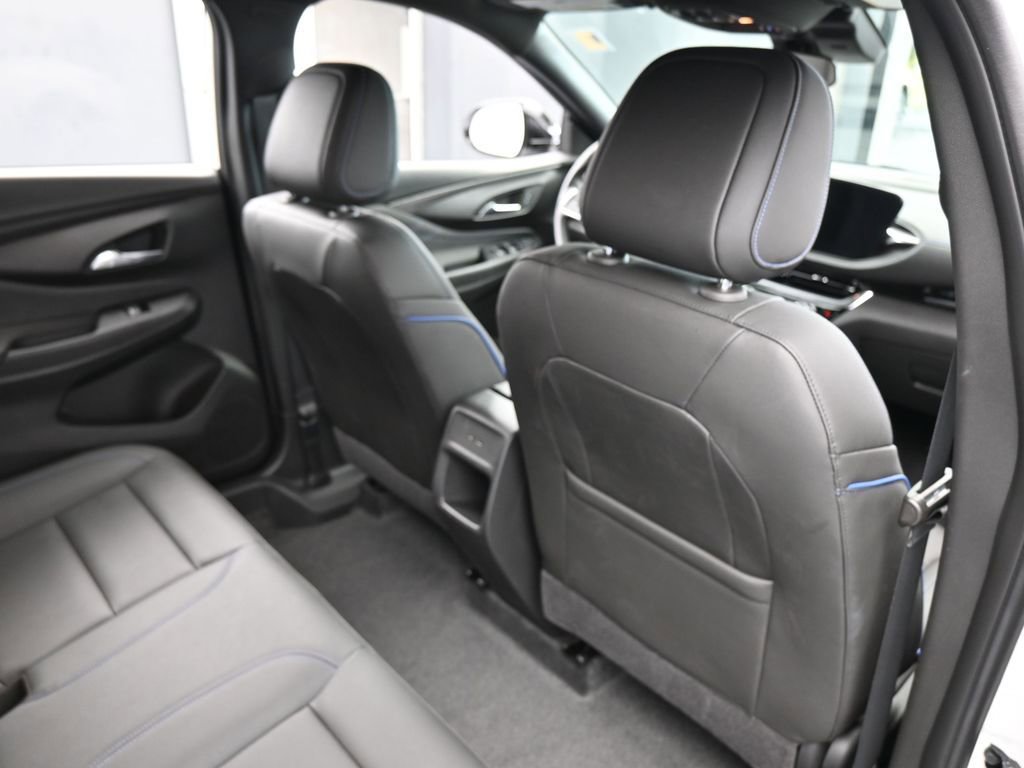 Used 2024 Buick Envista Sport Touring w/ Experience Buick Package image 43