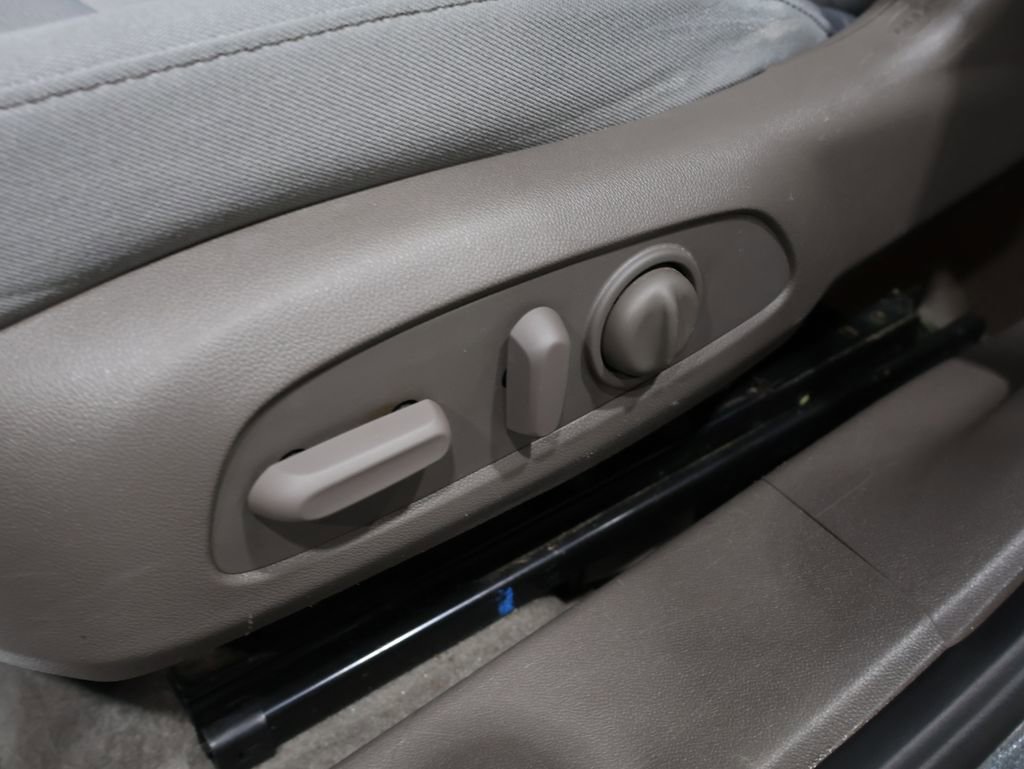 Used 2017 Chevrolet Malibu LT image 12