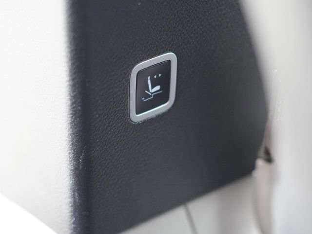 Used 2020 Chrysler Pacifica Touring-L image 39