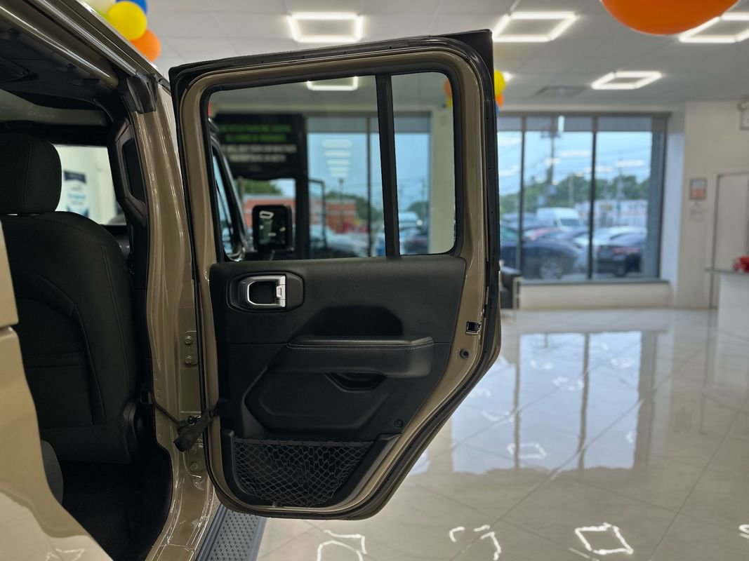 Used 2020 Jeep Gladiator Overland w/ LED Lighting Group image 37