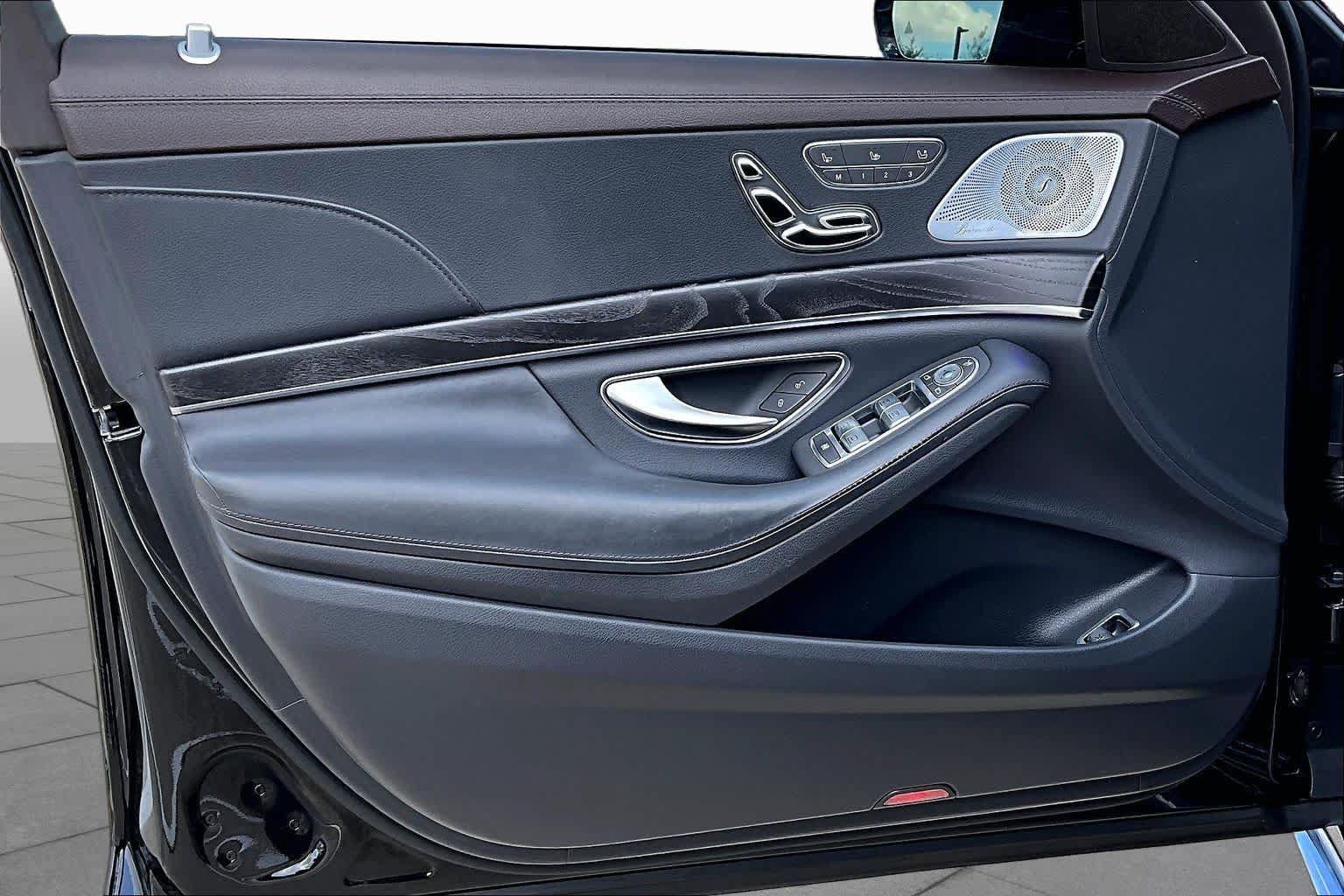 Used 2018 Mercedes-Benz S 560 Sedan image 21