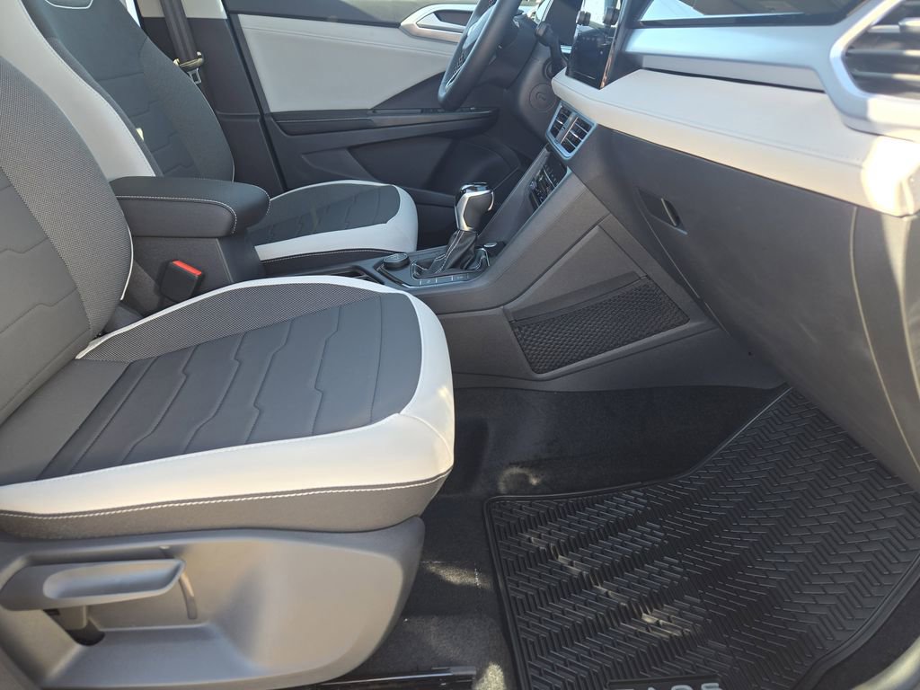 New 2026 Volkswagen Taos SE image 12