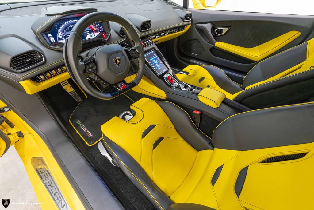 Used 2020 Lamborghini Huracan EVO RWD image 31