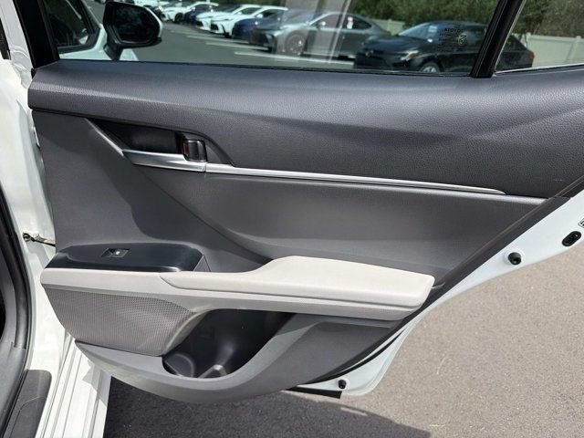 Used 2018 Toyota Camry SE FWD image 18