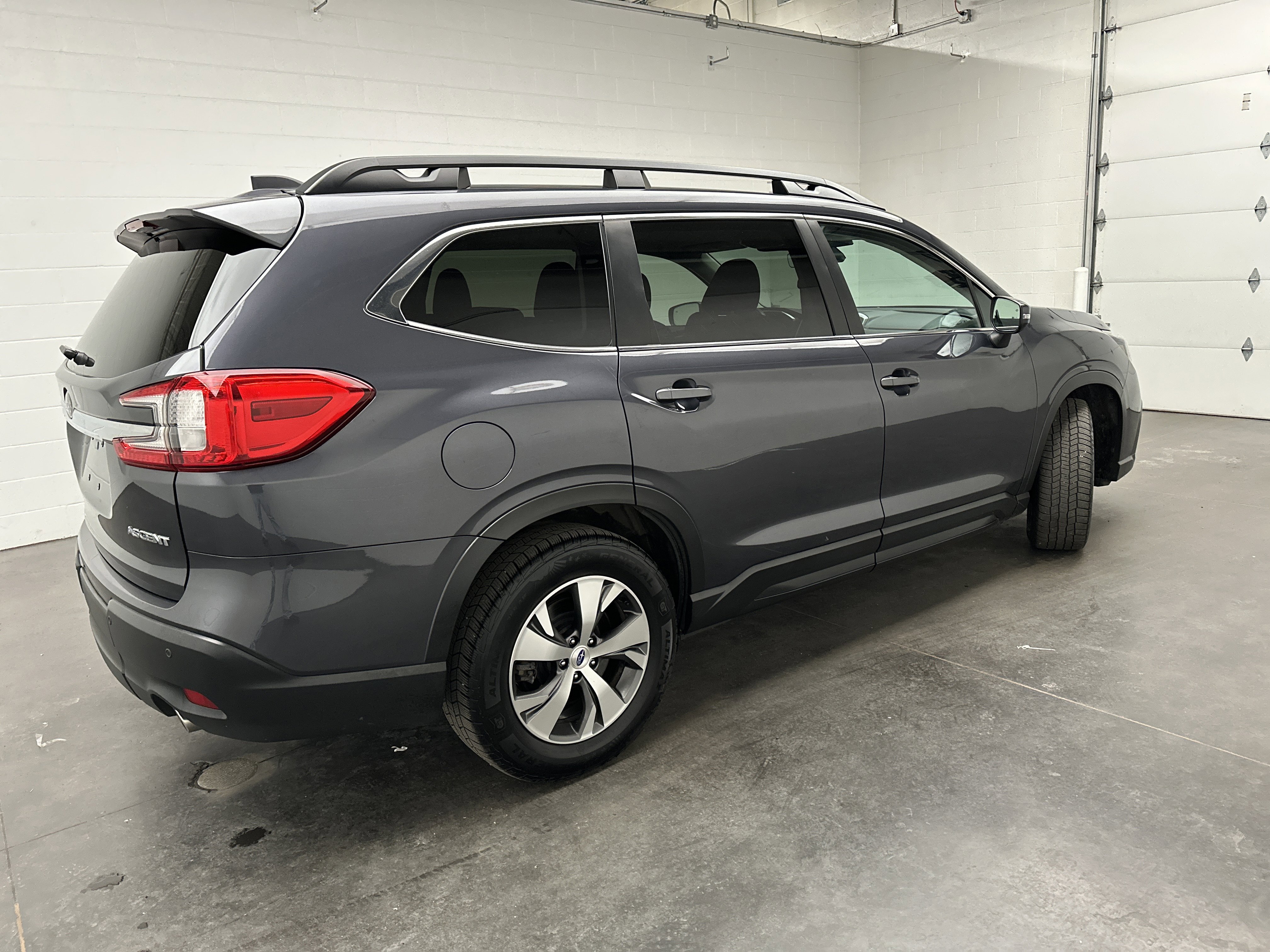 Used 2023 Subaru Ascent Premium w/ Convenience Package image 9