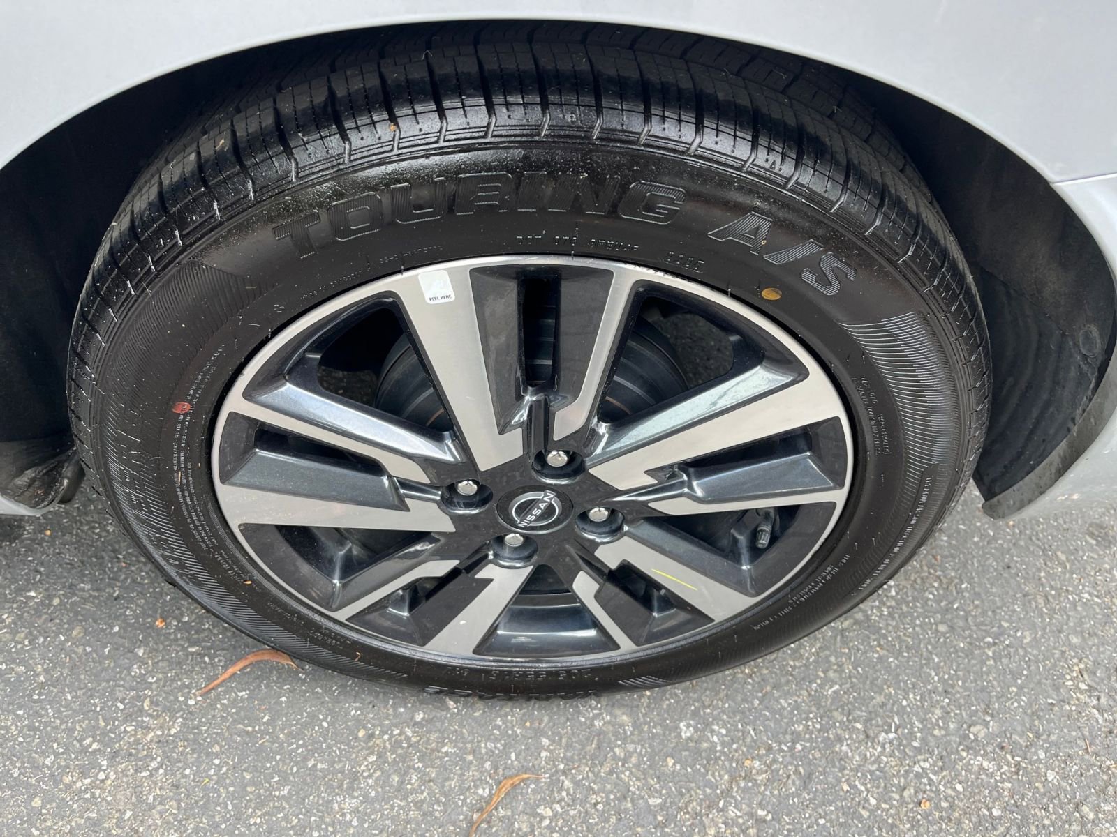 Used 2025 Nissan Versa SV image 28