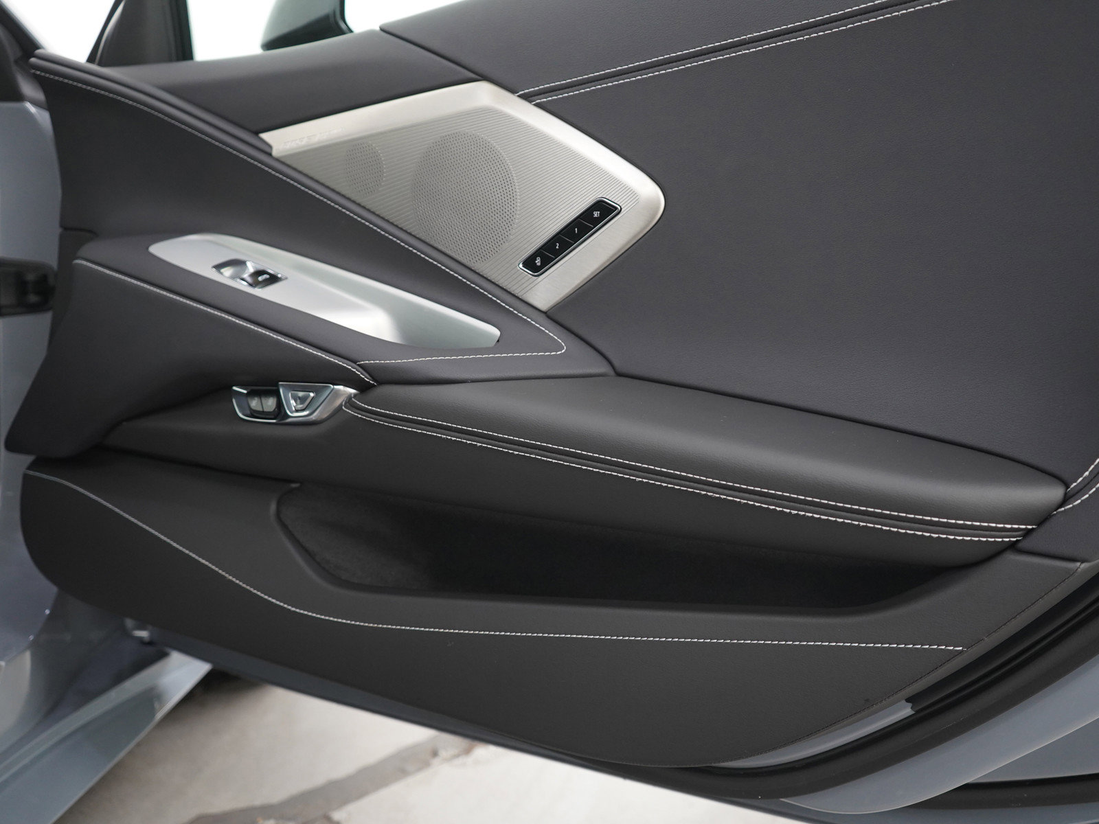 Used 2025 Chevrolet Corvette Stingray w/ Z51 Performance Package image 9