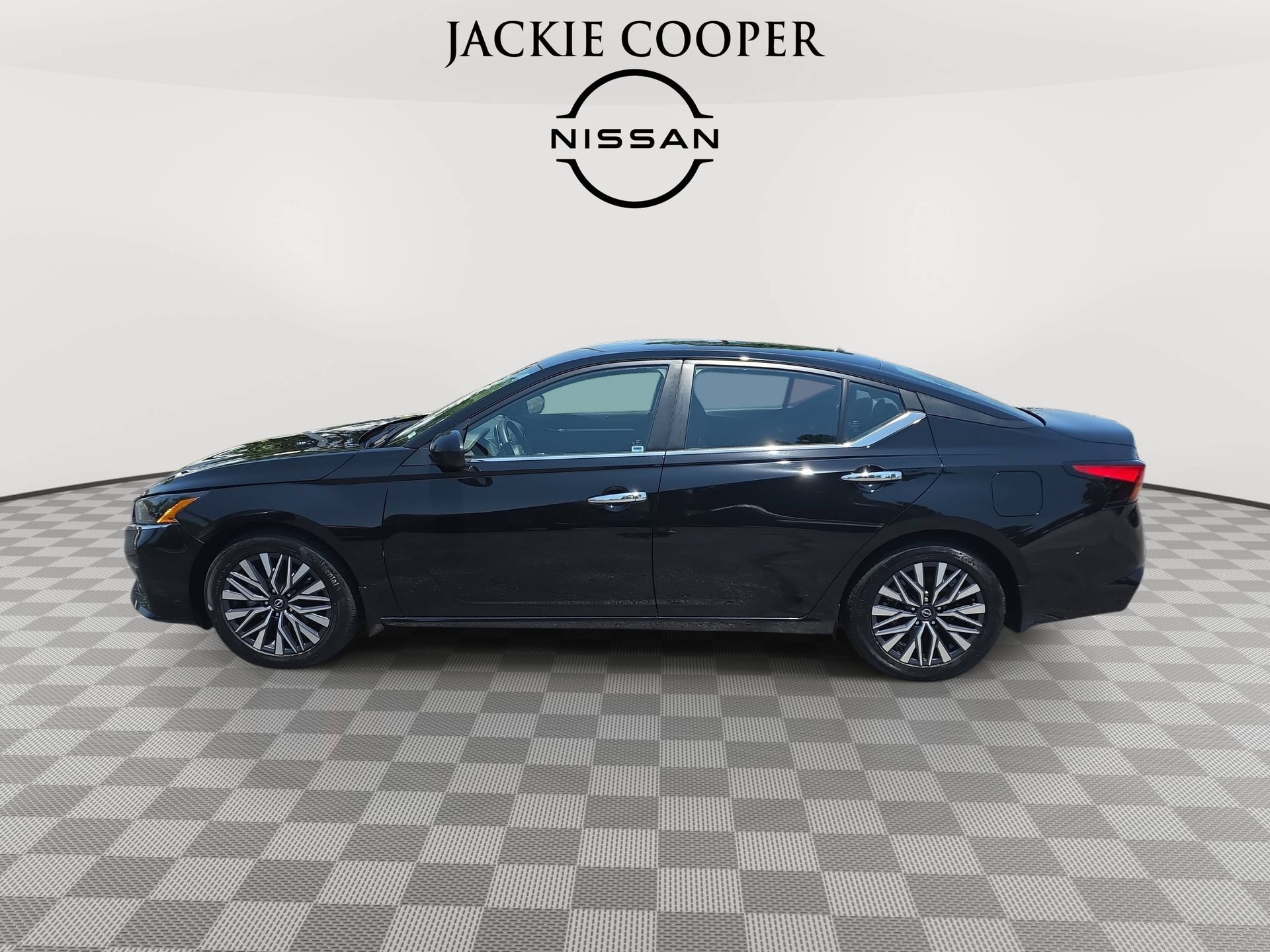 Used 2023 Nissan Altima 2.5 SV FWD image 8