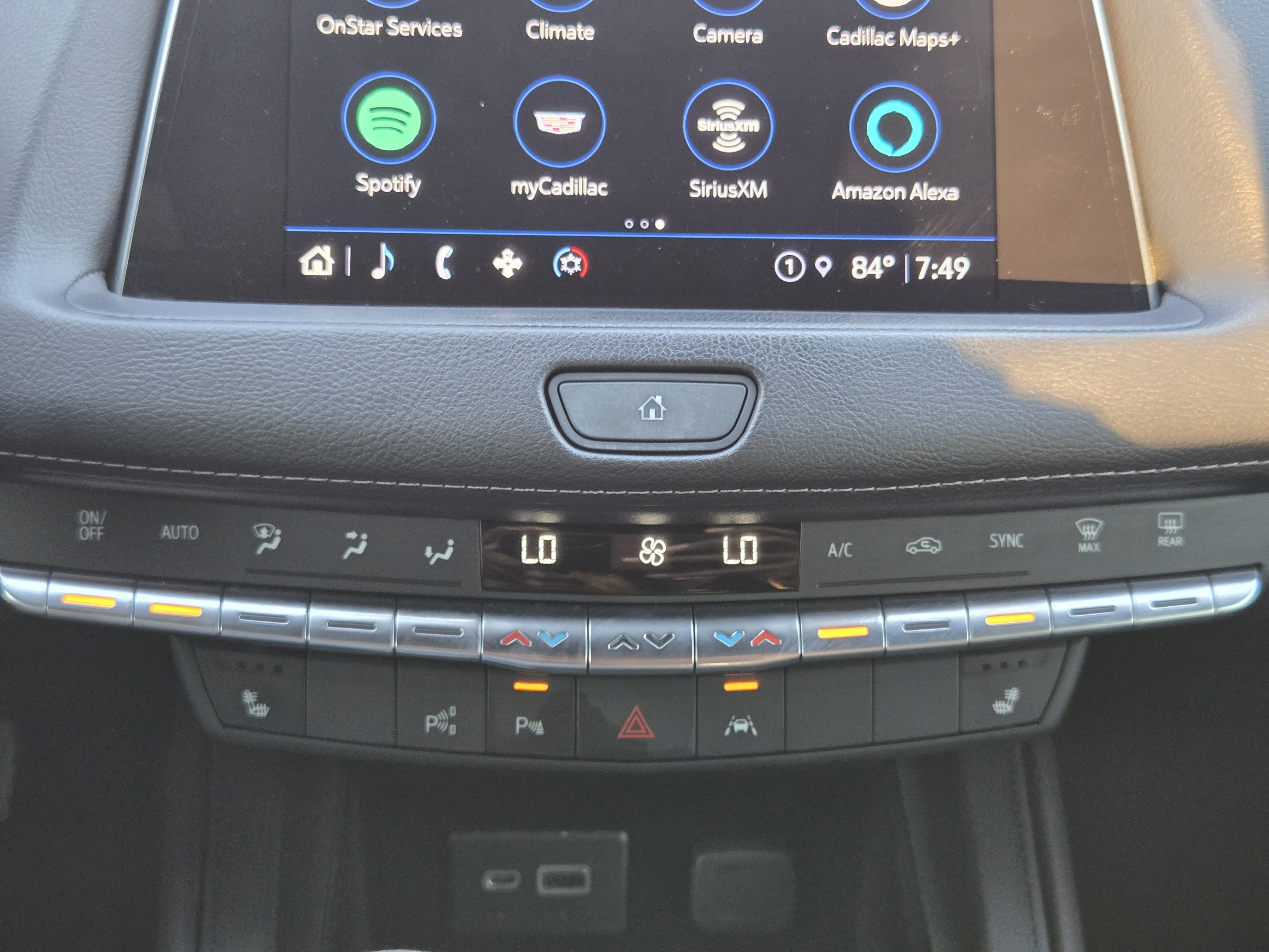 Used 2022 Cadillac XT4 Premium Luxury w/ Enhanced Visibility Package FWD image 15