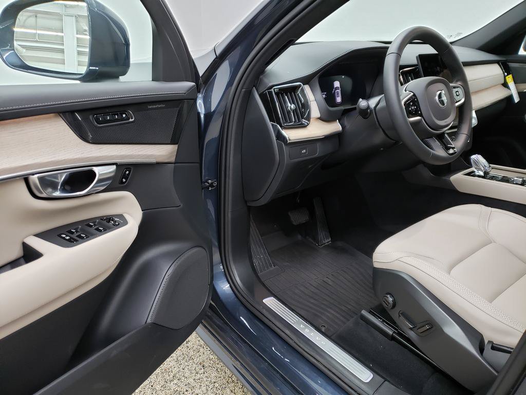 New 2026 Volvo XC90 B6 Plus w/ Protection Package Premier AWD/4WD image 6