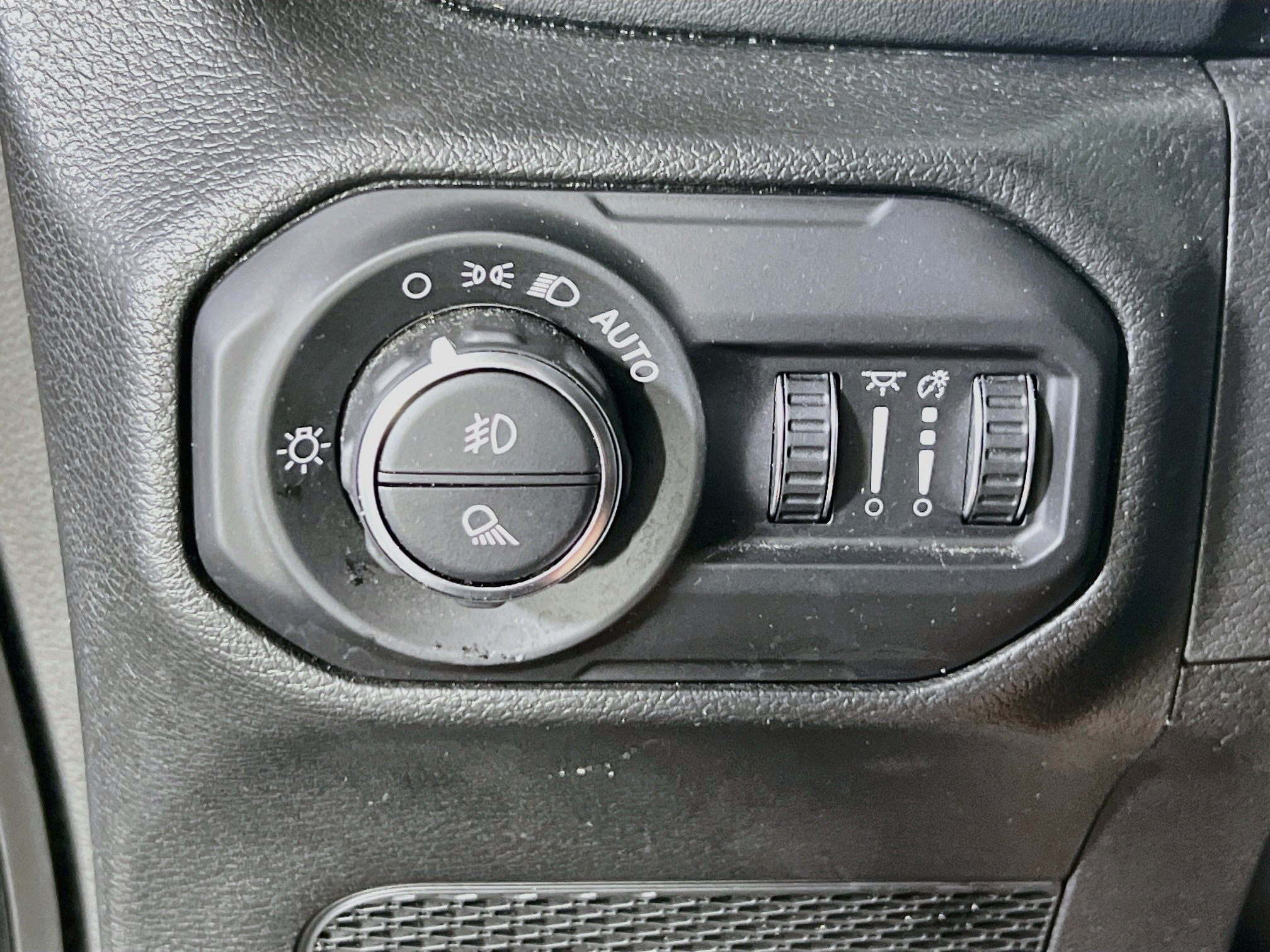 Used 2022 Jeep Gladiator Overland AWD/4WD image 10