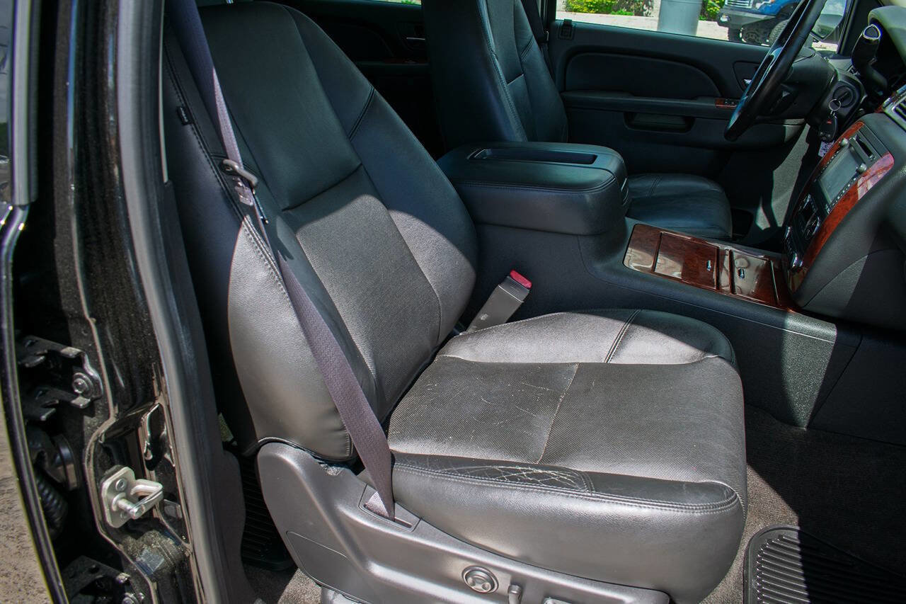 Used 2013 Chevrolet Avalanche LTZ image 40