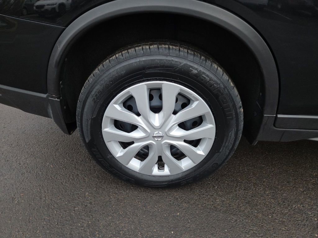 Used 2018 Nissan Rogue S image 11