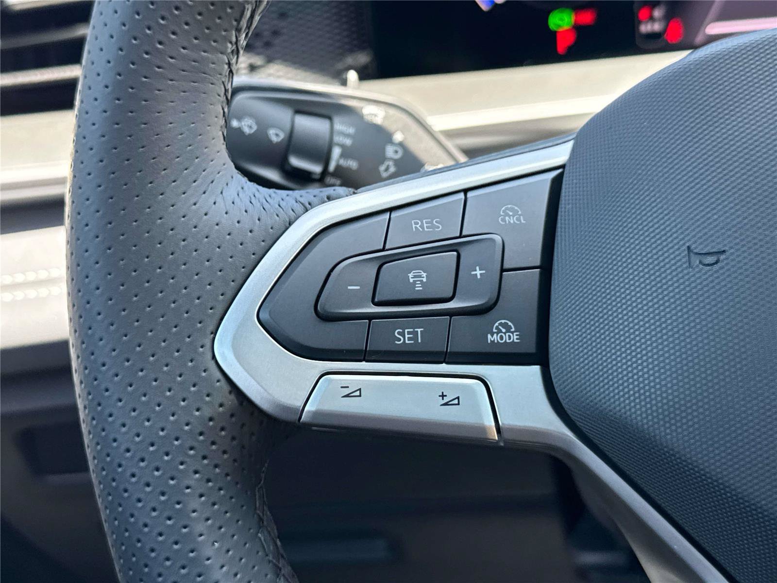 New 2026 Volkswagen Tiguan SE R-Line FWD image 17