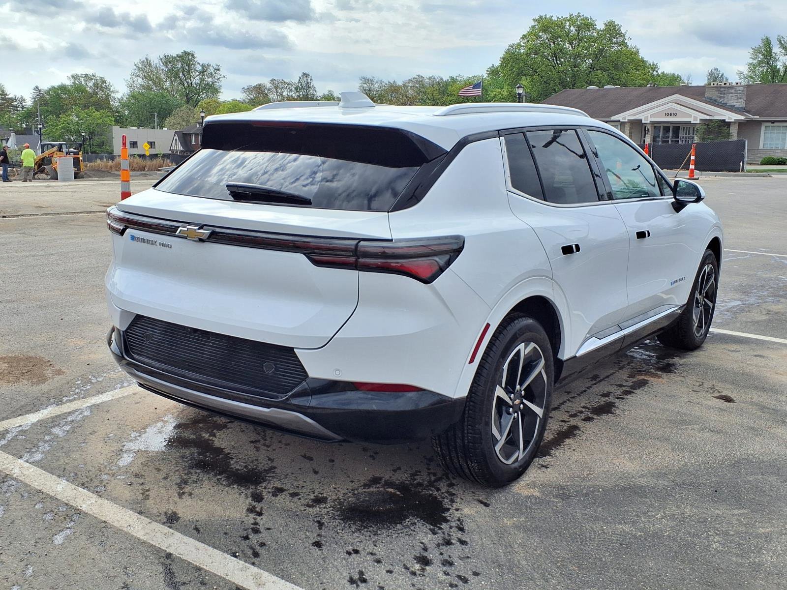 Used 2024 Chevrolet Equinox EV LT image 4