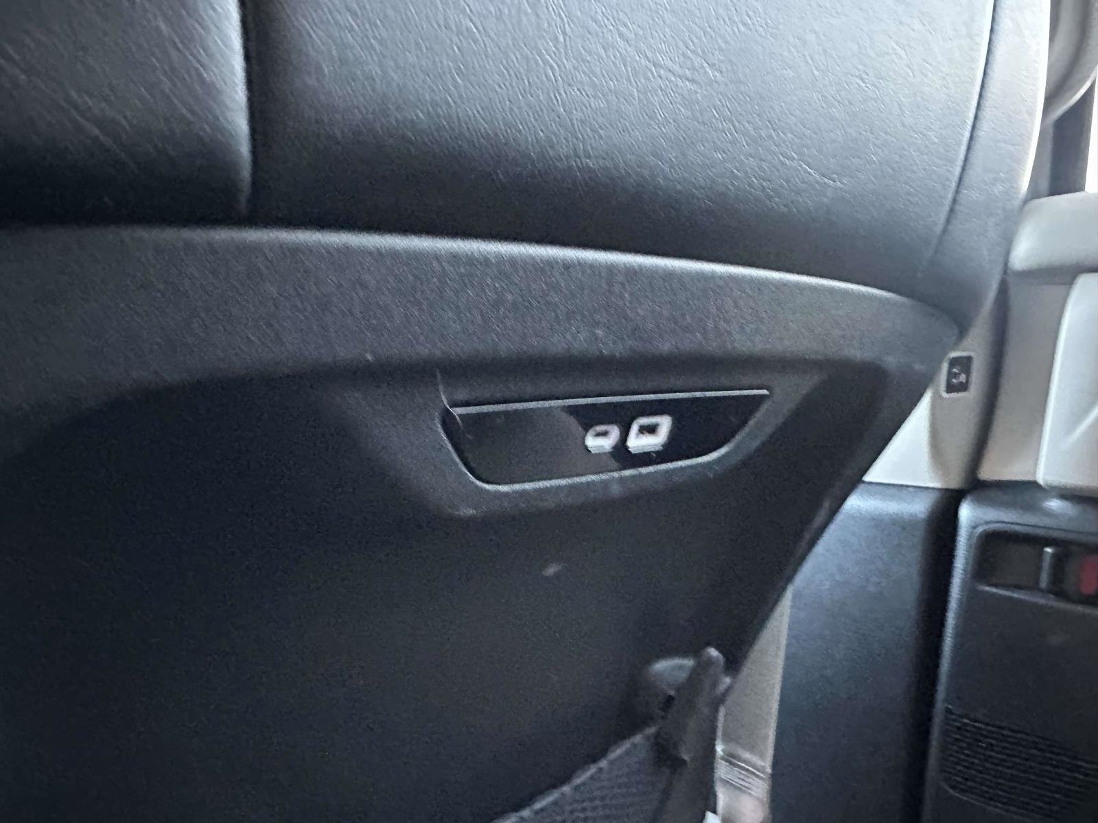 Used 2024 Chrysler Pacifica Touring-L image 9