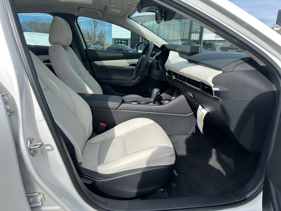 Used 2024 MAZDA MAZDA3 2.5 Turbo Sedan w/Premium Plus image 32