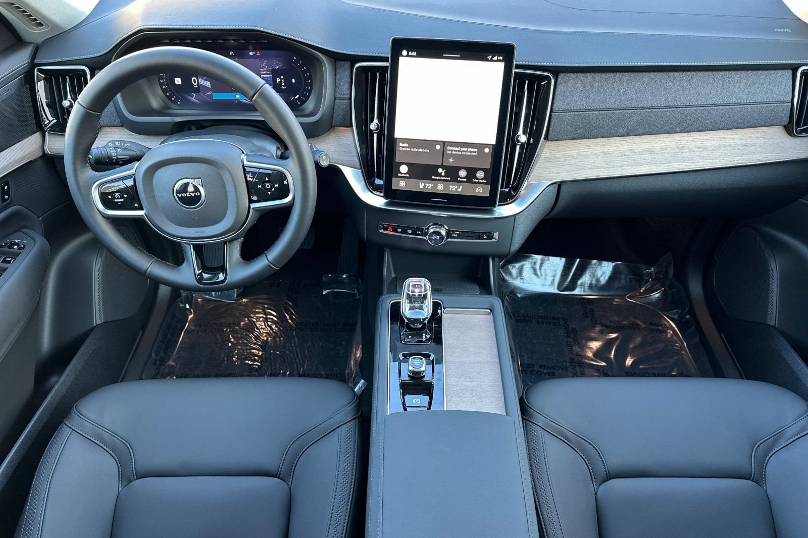 New 2026 Volvo XC90 B5 Plus w/ Protection Package AWD/4WD image 3