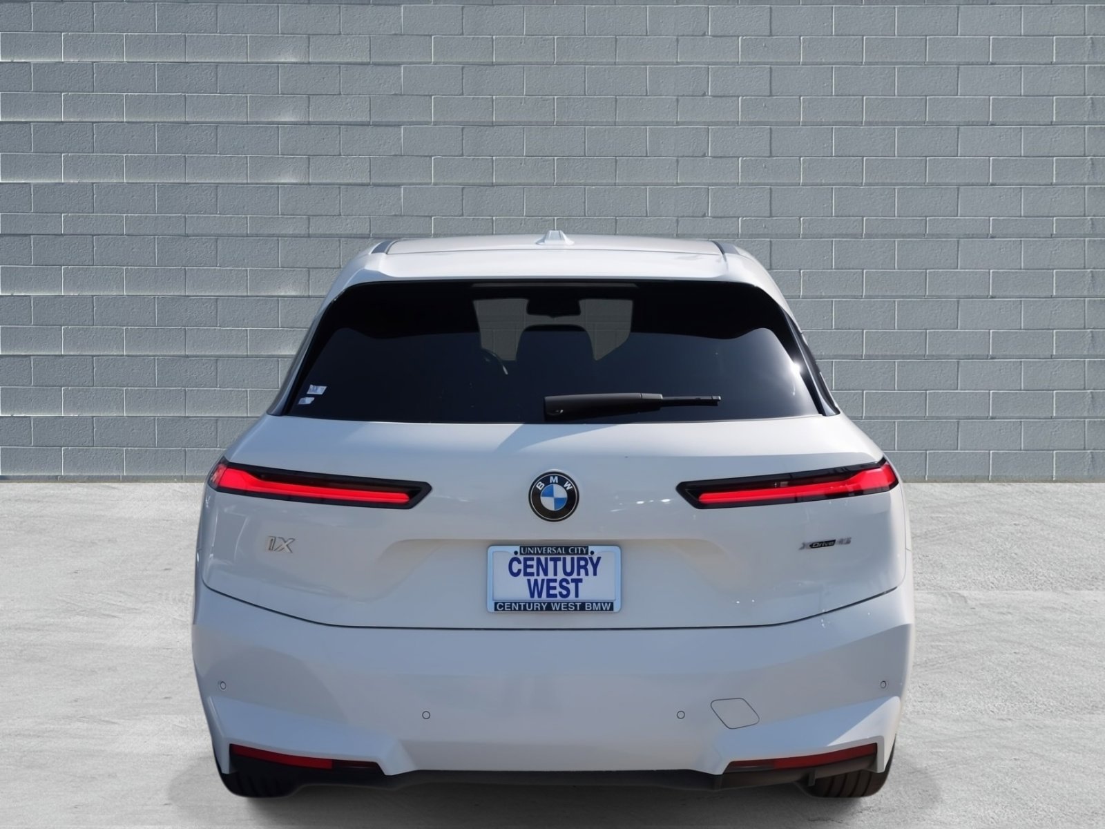 Used 2026 BMW iX xDrive45 w/ Premium Package image 4