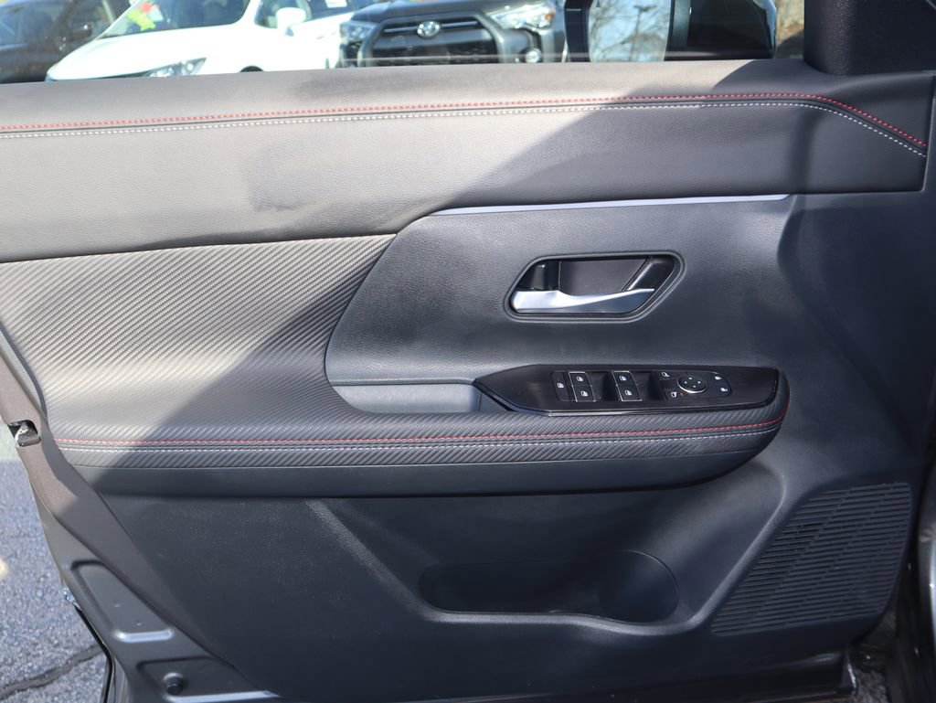 Used 2025 Nissan Kicks SR image 15