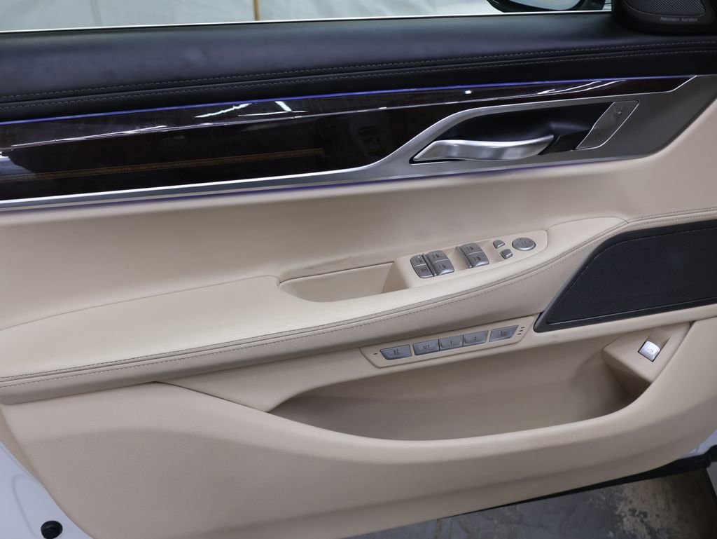 Used 2016 BMW 750i xDrive image 22