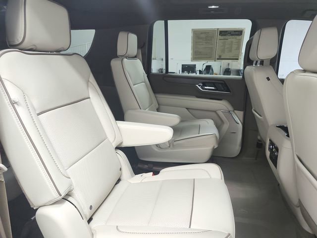 Used 2025 GMC Yukon XL Denali w/ Sun & Power Step Package RWD image 48