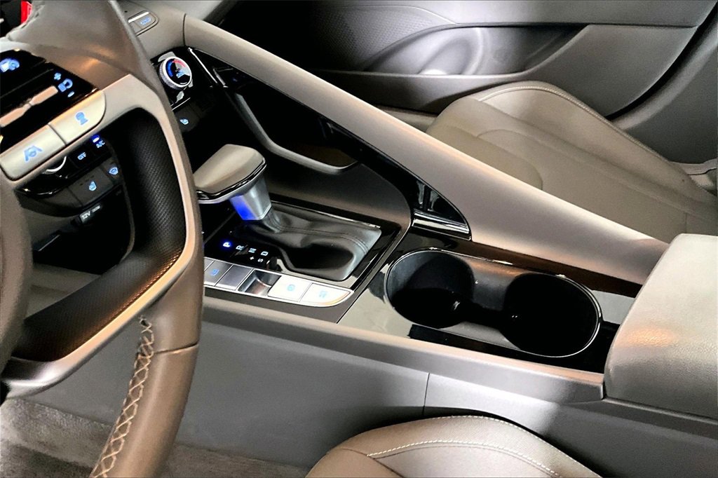 Used 2025 Hyundai Elantra SEL image 13