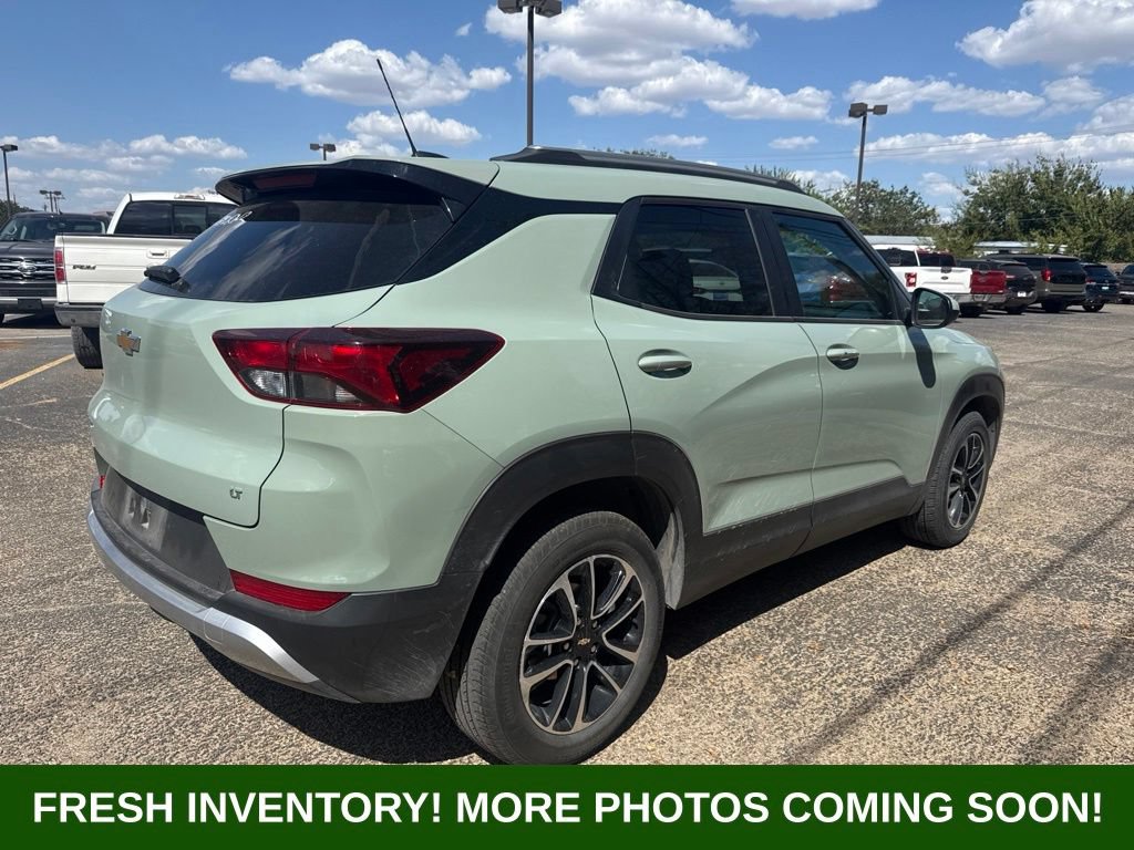 Used 2025 Chevrolet TrailBlazer LT FWD image 2