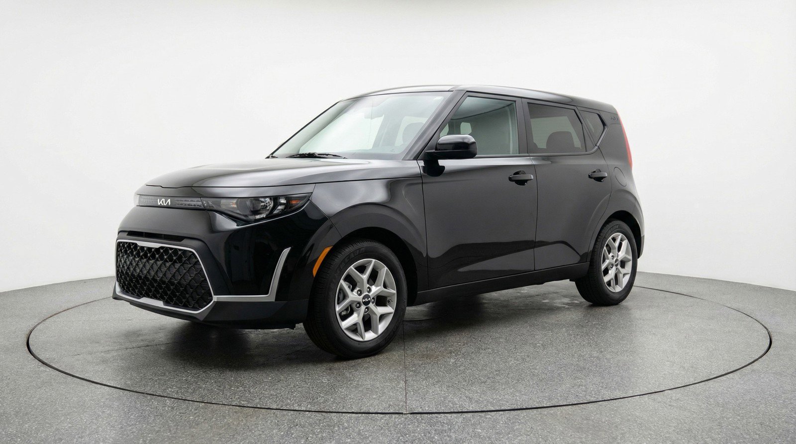 Used 2025 Kia Soul LX w/ LX Technology Package FWD image 3