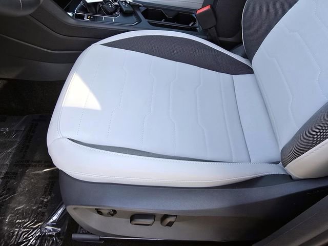 New 2025 Volkswagen Taos SE image 30