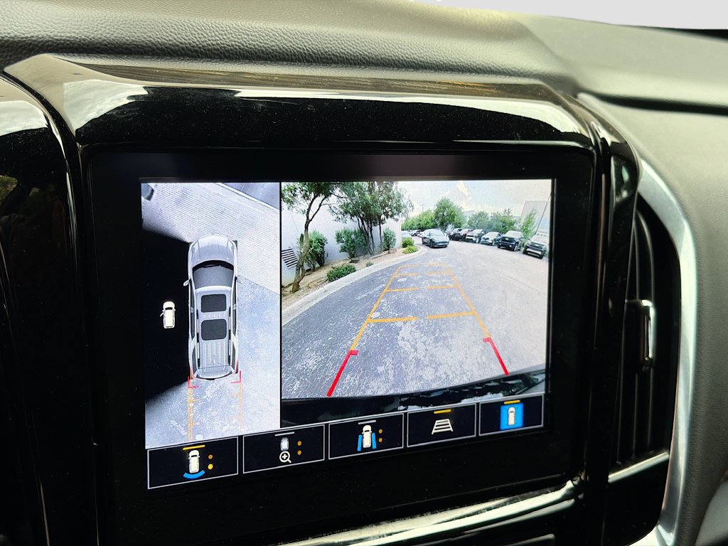 Used 2023 Chevrolet Traverse RS FWD image 14