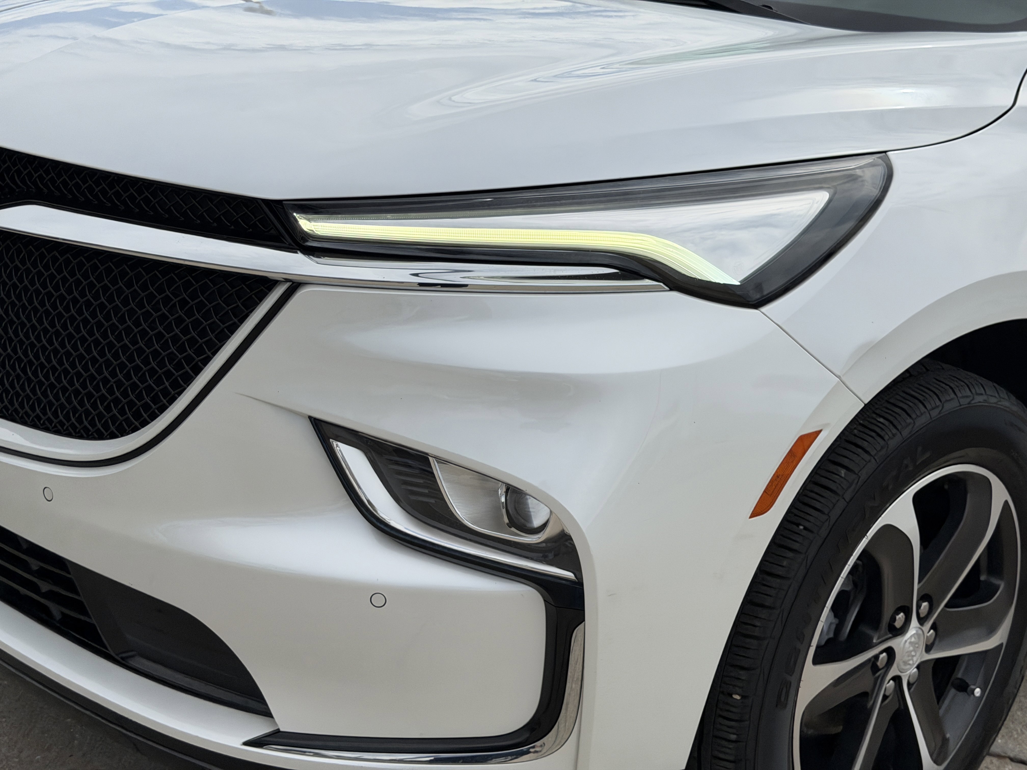 Used 2022 Buick Enclave Essence w/ Sport Touring Edition image 7