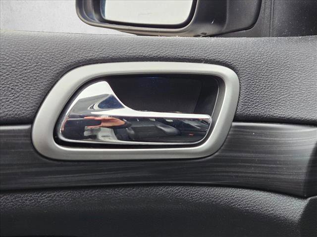 Used 2019 Jeep Grand Cherokee Altitude image 10