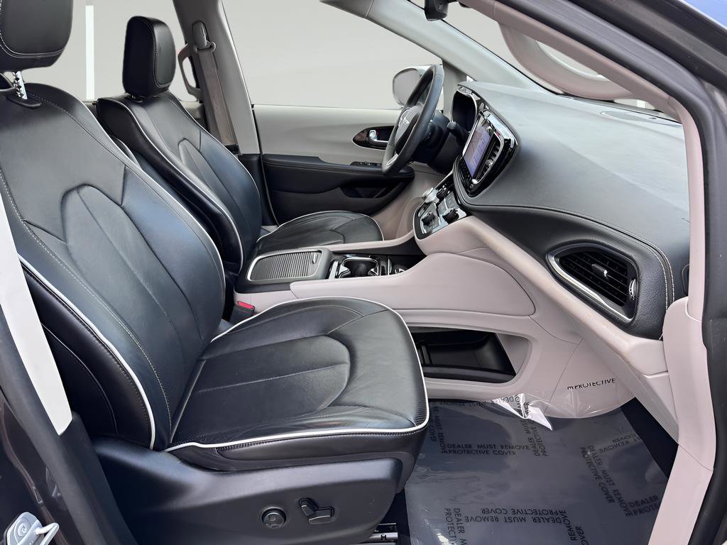 Used 2022 Chrysler Pacifica Limited FWD image 30