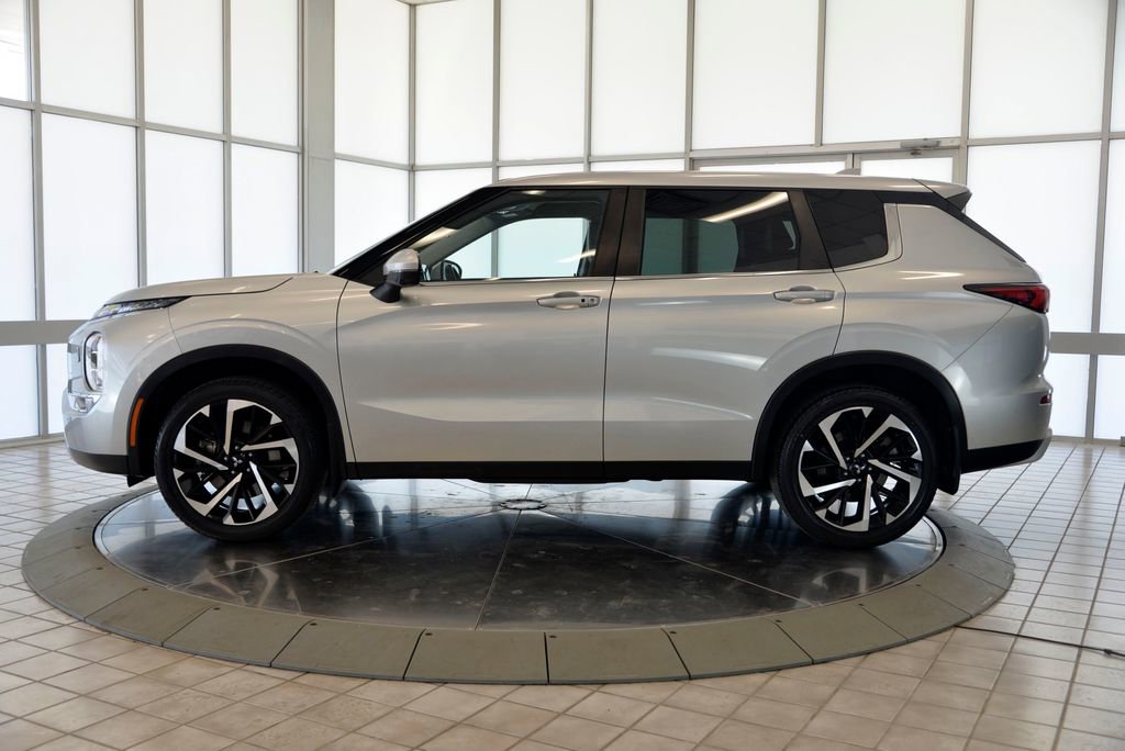 Used 2022 Mitsubishi Outlander SE AWD/4WD image 6