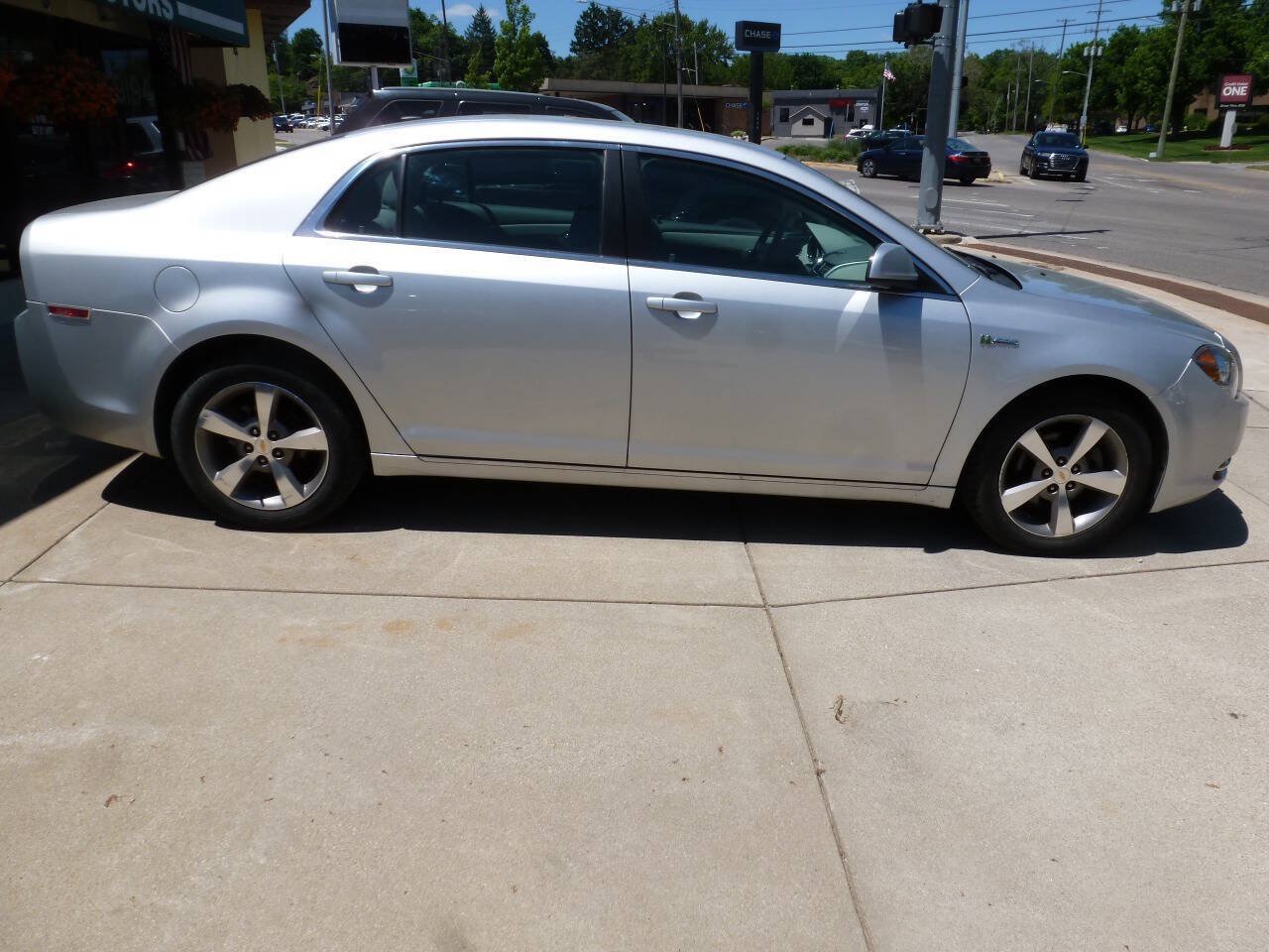 Used 2010 Chevrolet Malibu Hybrid FWD image 5